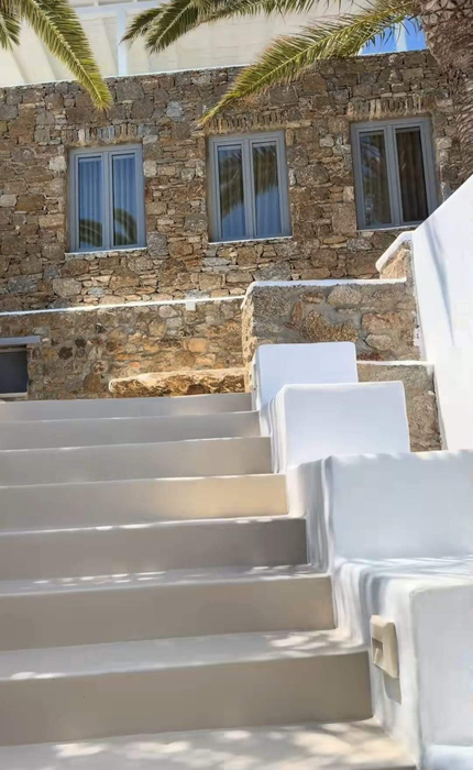 Alex Bodi nu s-a uitat la bani! Cât costă o noapte în vila de lux din Mykonos unde se relaxează cu Anca