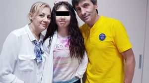 Otrăvită cu acid și arsă cu țigara, Kassandra vrea să ia viața de la zero. Fiica adoptivă a lui Iosif Rotariu se mută din România