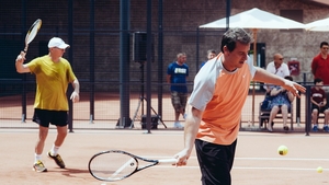 Joaca tenis doar de cativa ani, insa s-a ridicat la nivelul lui Andrei Pavel. Actorul Horatiu Malaele a transpirat pe teren