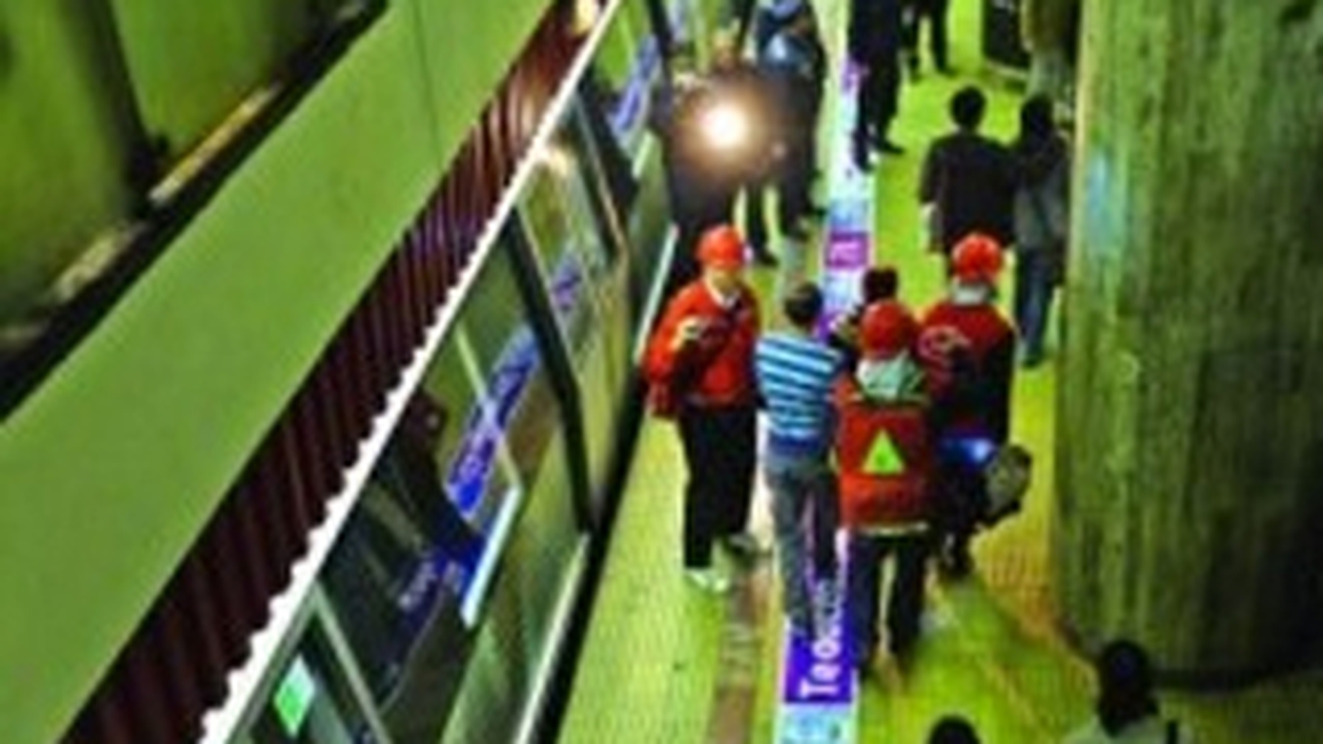 Misterul femeii care s-a aruncat in fata metroului la statia Victoriei, deslusit: are cancer! Traficul blocat in subteran pentru o ora
