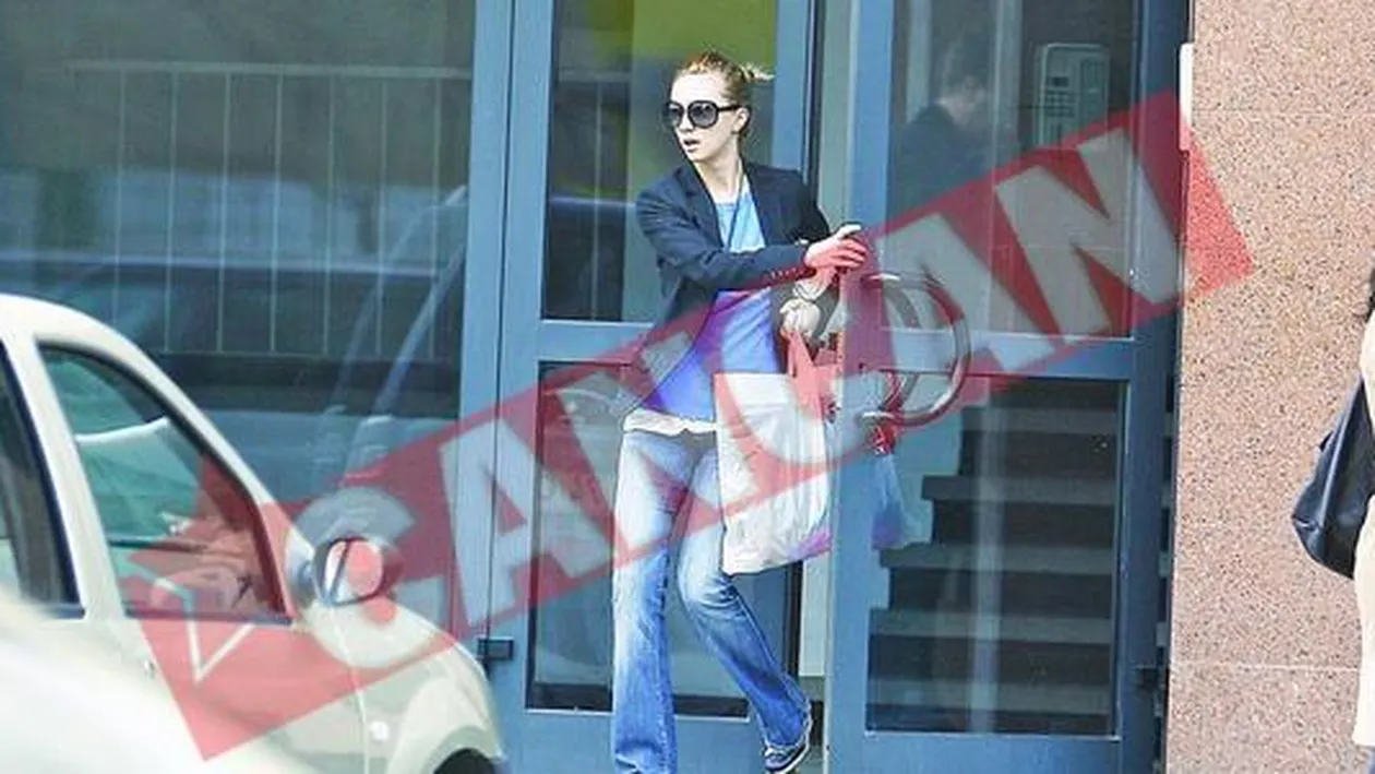 Adela Popescu s-a intors la iubit