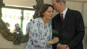 Sicriul cu trupul REGINEI ANA a fost adus în România!