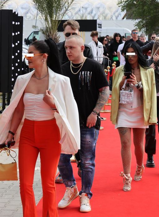 Vlad Obu, zis Videochatistul, a petrecut în club la Mamaia, alături de o presupusă amantă (Foto: CANCAN.RO)