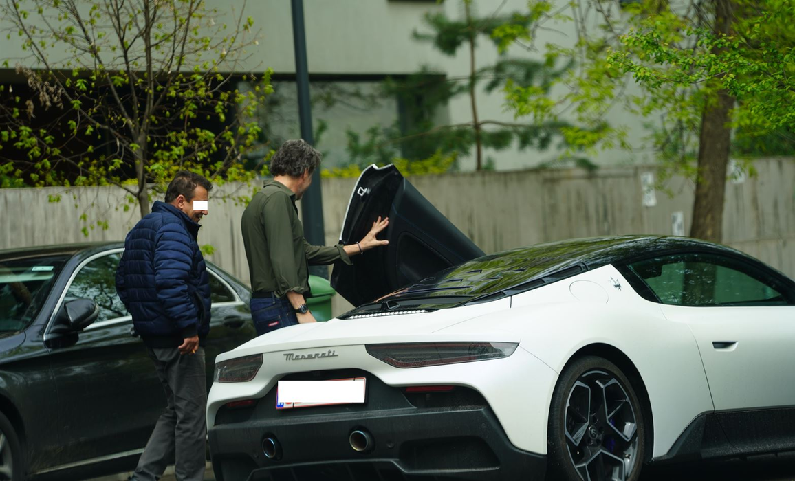 J.F. și-a mai achiziționat o ”bijuterie” pe patru roți, un Maserati alb, de 630 de cai putere (Foto: CANCAN.RO)