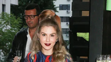 CORINA a vorbit despre bărbaţi: ”Te îndrăgosteşti într-un moment!”