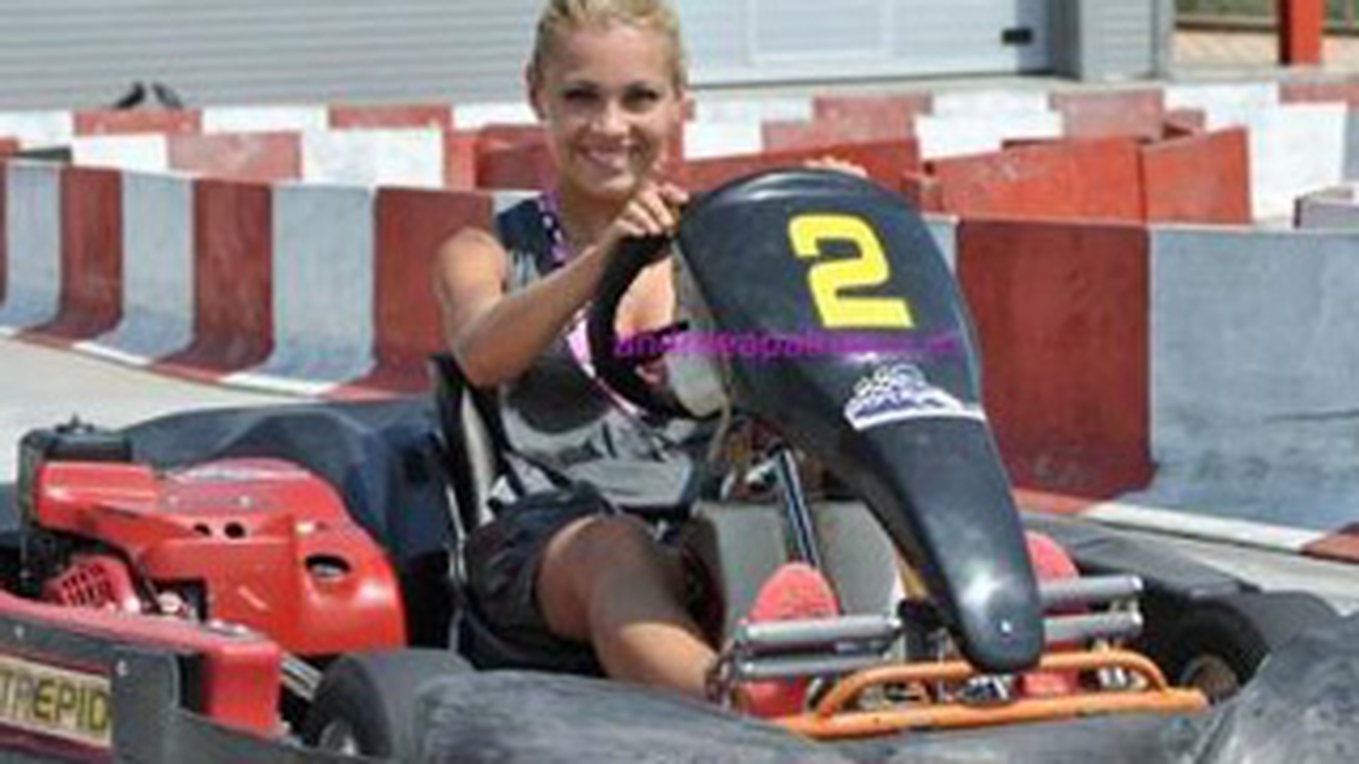 Andreea Patrascu e dependenta de karting: "Am fost cucerita de adrenalina pe care ti-o ofera"