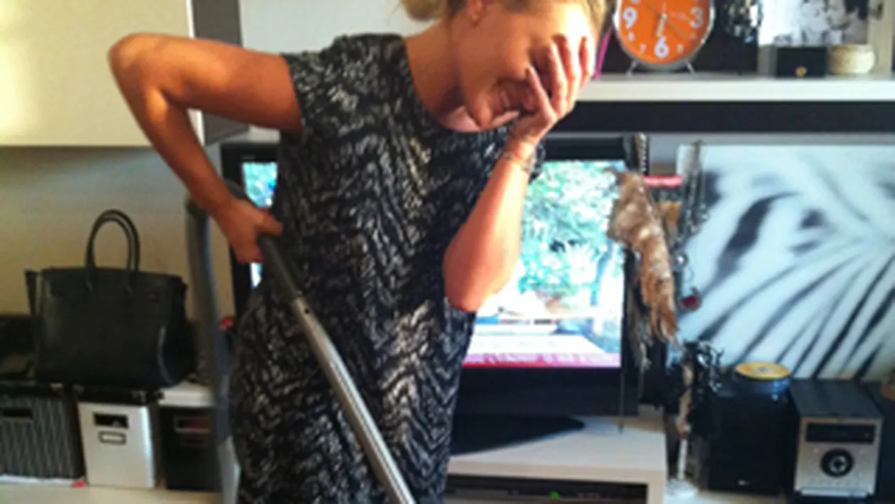 Delia a intrat in clubul exclusivist al posesoarelor de Hermes Birkin. Si-a luat geanta de 6.000 de euro!