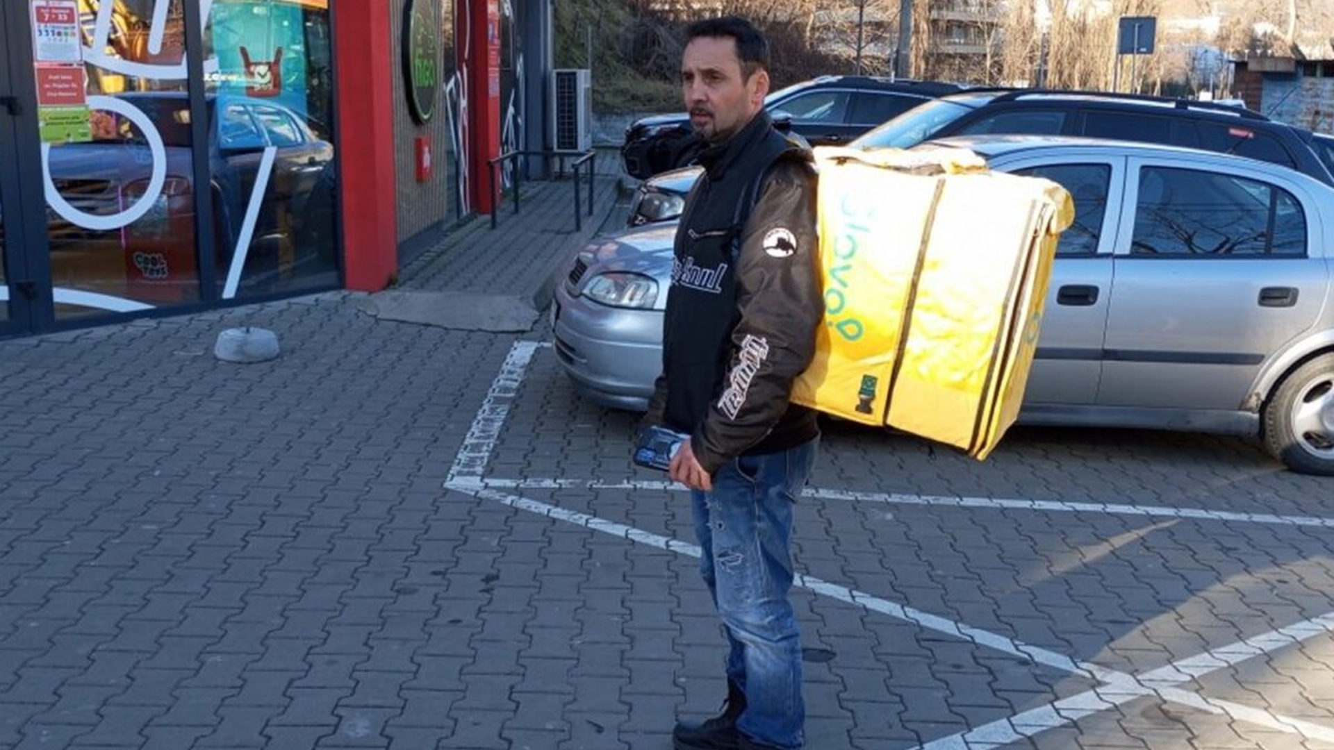 Ireal câți lei a câștigat într-o singură săptămână Florin din Cluj, ca livrator Glovo