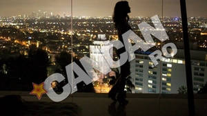 Celebrul producator a realizat o sedinta foto plina de... mister. Imagini care isi vor taia respiratia! Monica Birladeanu, fotografiata goala in casa din Hollywood a lui Bobby Paunescu?