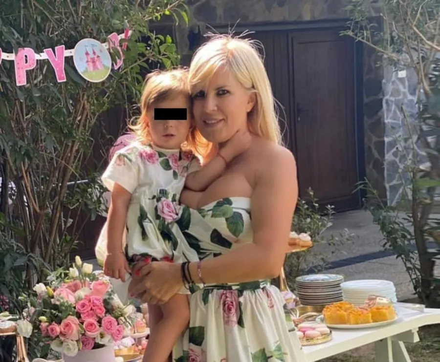 Zâmbetul trist al fiicei Elena Udrea. Micuța își petrece timpul alături de tatăl său și cel mai bun prieten, Oscar