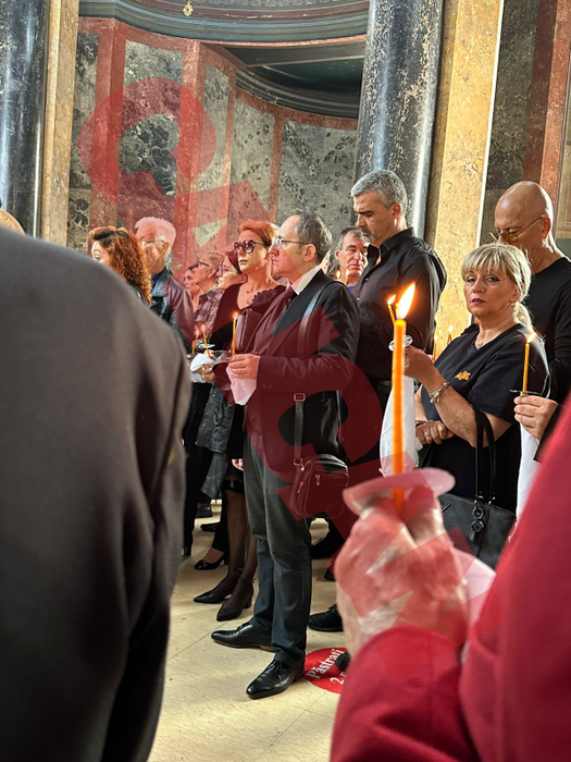 Aurelian Temișan, distrus de durere la căpătâiul lui Alexandru Arșinel. Imagini dureroase de la slujba de înmormântare
