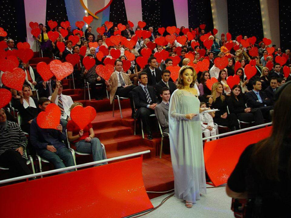 Ce salariu avea Andreea Marin pe vremea când prezenta emisiunea „Surprize, Surprize”: „Era la început mic, de reporter cu jumătate de normă”
