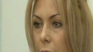 Dansatoarea din buric Jasmine, naturala 100%! Vezi aici cum arata dupa ce se demachiaza si ce face atunci cand fundul i se lasa!