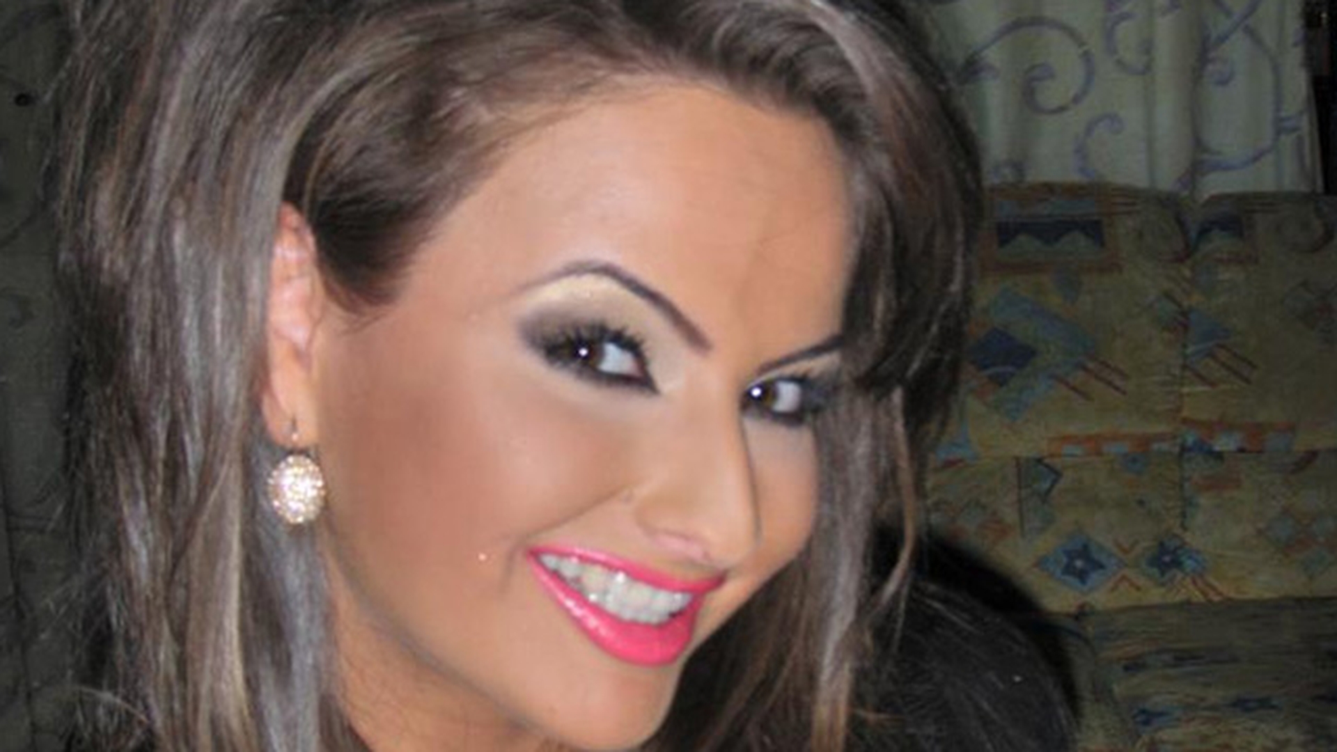 O mai tineti minte pe "Isterica de la miezul noptii"? Adela Lupse a slăbit spectaculos si si-a schimbat orientarea sexuală