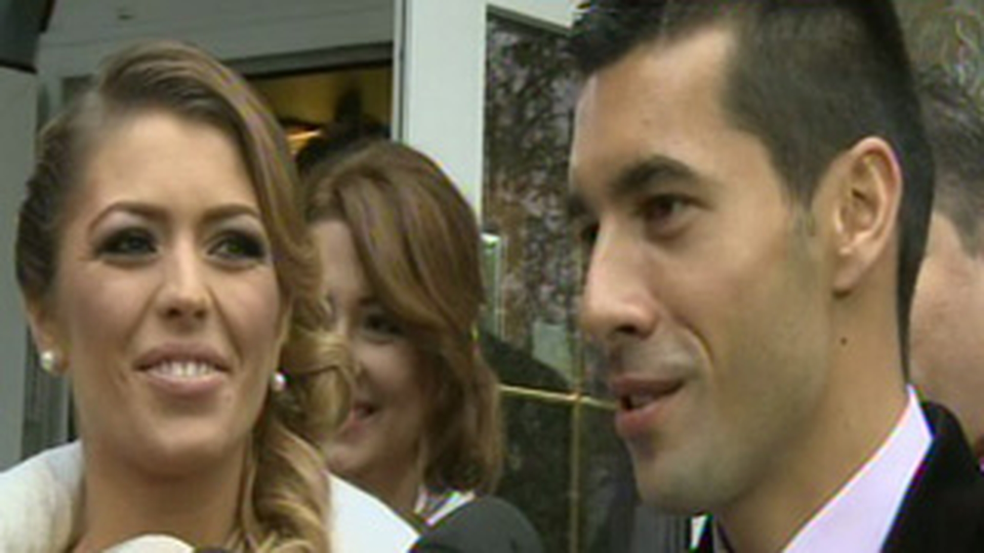 Primele imagini de la logodna Anei Gheorghe! Uite ce toaleta a avut si afla de ce nu a ajuns la ceremonie si sora ei, Elena Gheorghe!