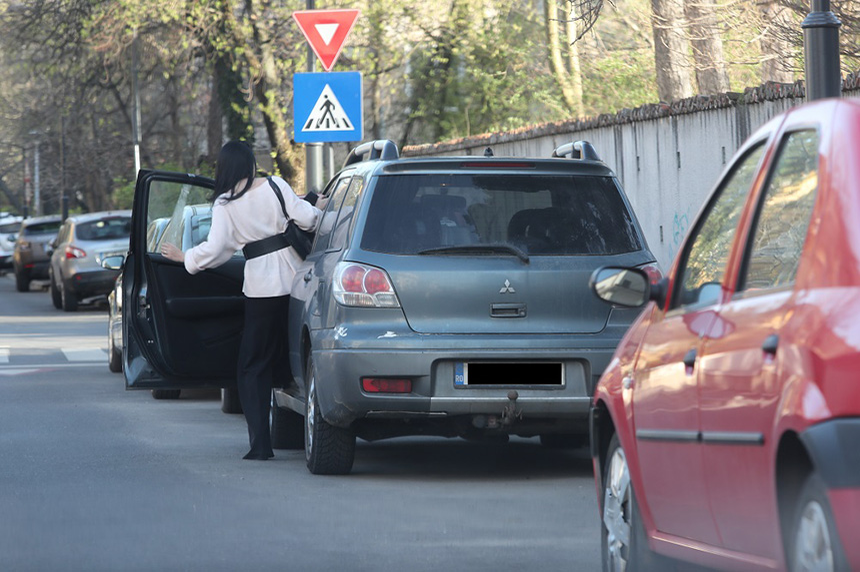”DEPUTATUL-ȘOSETĂ” S-A ÎNTORS ÎN FORȚĂ… A ”SUFOCAT” O DAMETĂ ÎN PRIMĂVERII!