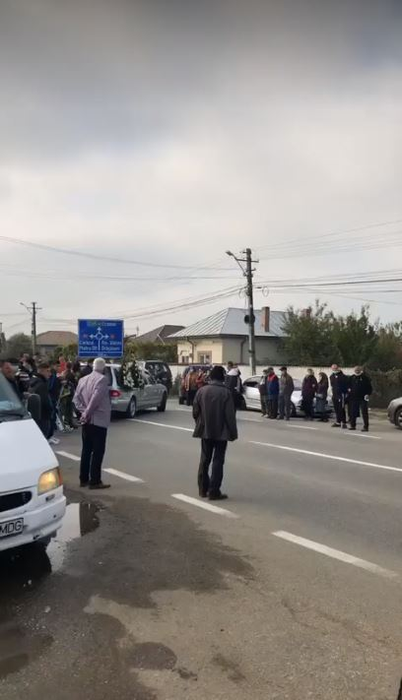 Adolescentul mort în cursa cu motocicletele a fost condus pe ultimul drum de zeci de motocicliști. Imagini cu un puternic impact emoțional | VIDEO