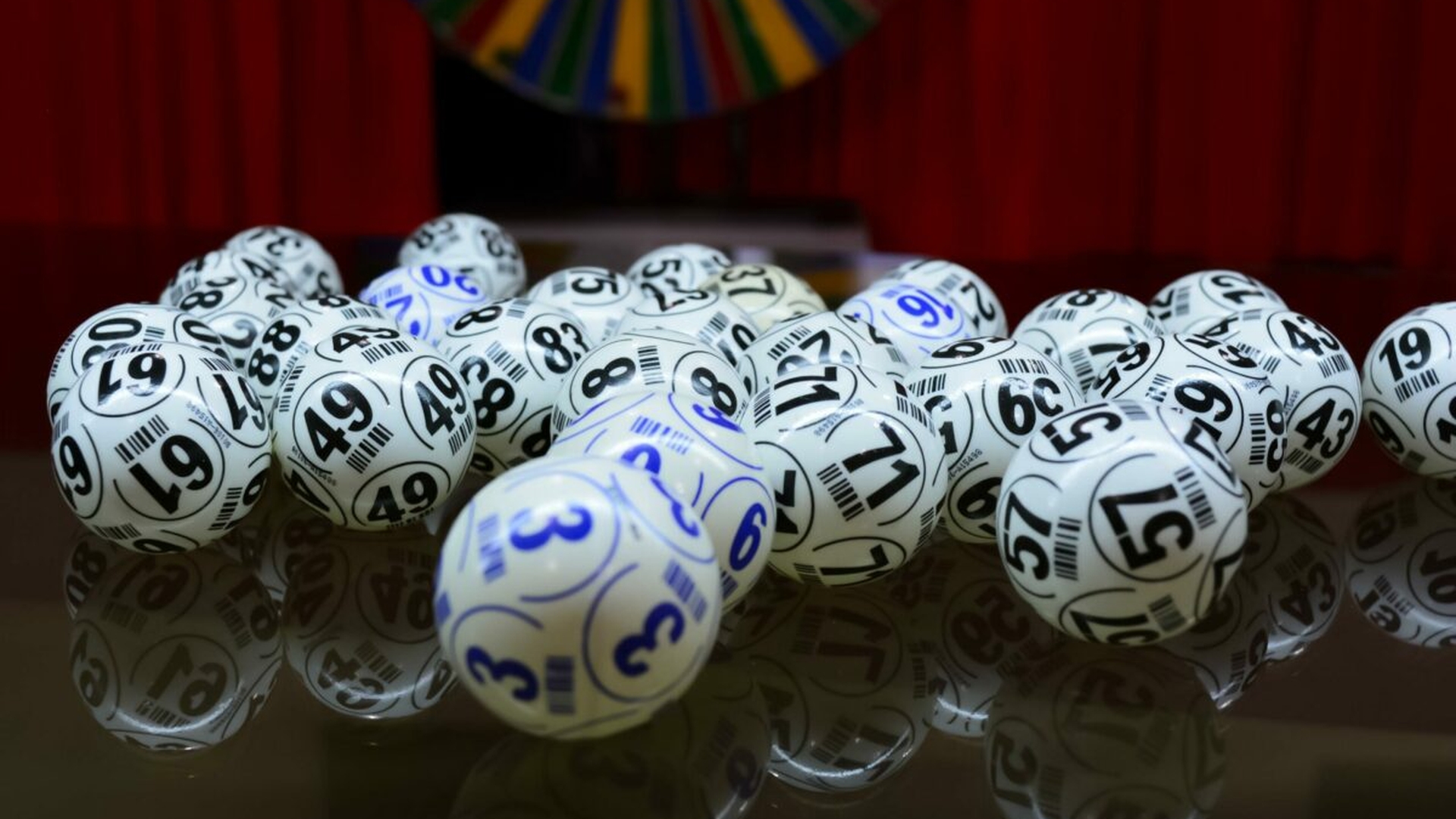 Povestea bărbatului care a murit imediat după ce a câștigat 200 de milioane de euro la LOTO. Ce ”moștenire” a primit soția lui