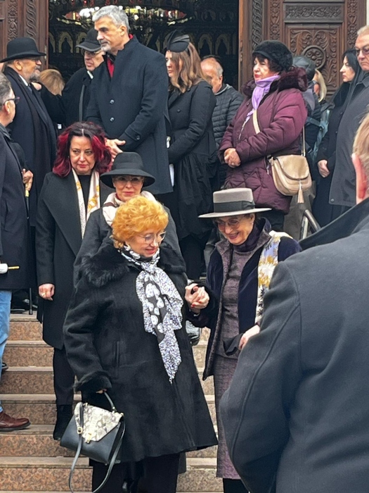 Angela Similea a apărut la înmormântarea lui Horia Moculescu. Cum arată cunoscuta cântăreață la 88 de ani