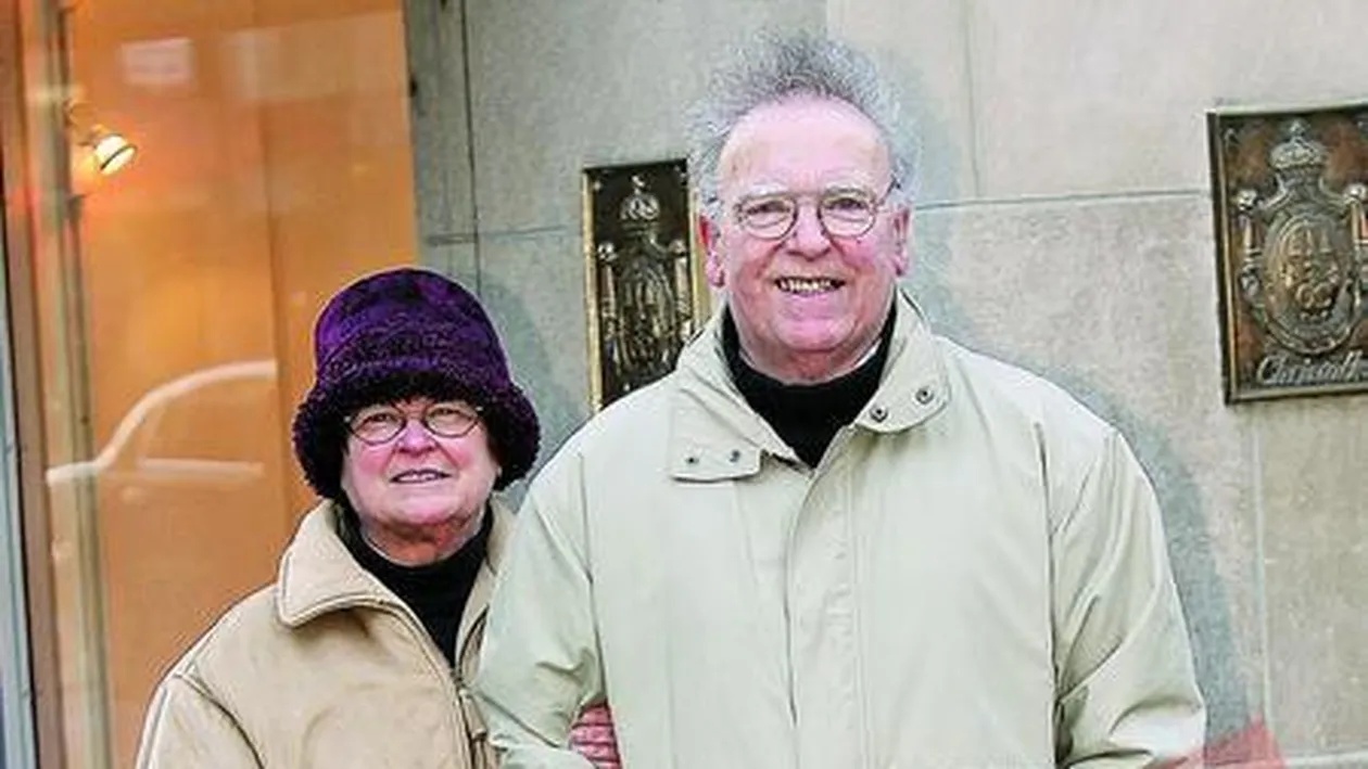 Scaune in forma de catei