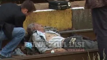 Video SOCANT! Un batran a fost calcat de tren in Targu Frumos - Vezi cum arata groaznica scena a accidentului si de ce alte trenuri au trecut peste el fara probleme