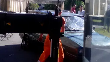 BREAKING NEWS! Adrian Sobaru a intrat cu masina in gardul Guvernului