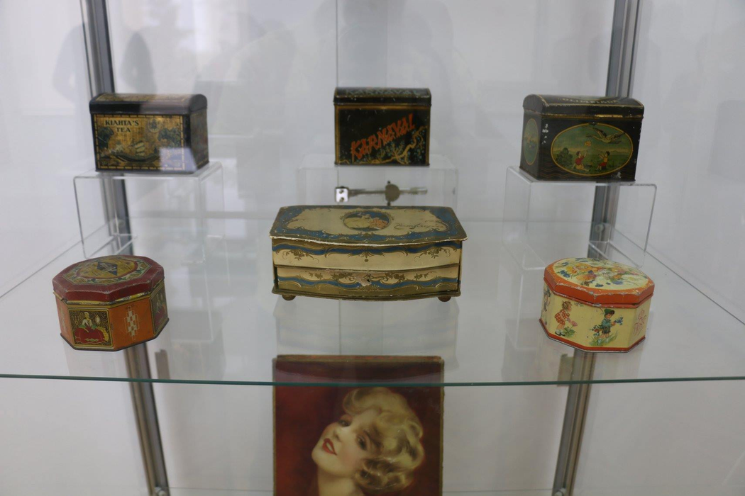 Oltenii pot vedea o expoziție inedită: dulciuri de acum 100 de ani, dar și din perioada comunistă