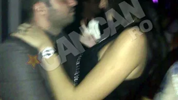 Ramona si Monica au tehnici diferite la sedus barbatii! Mezina familiei Gabor isi apuca partenerii de dupa gat si-i sufoca sarutandu-i!