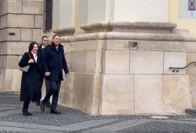 Unde a fost văzut Klaus Iohannis, după ce a devenit șomer. Prima apariție în public după ce a demisionat din funcția de șef de stat