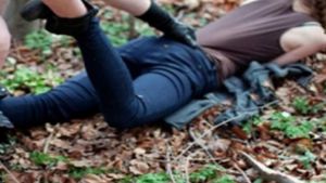 Caz cutremurător în Bacău! O elevă cu epilepsie a fost violată și filmată. Suspecții se află în custodia autorităților