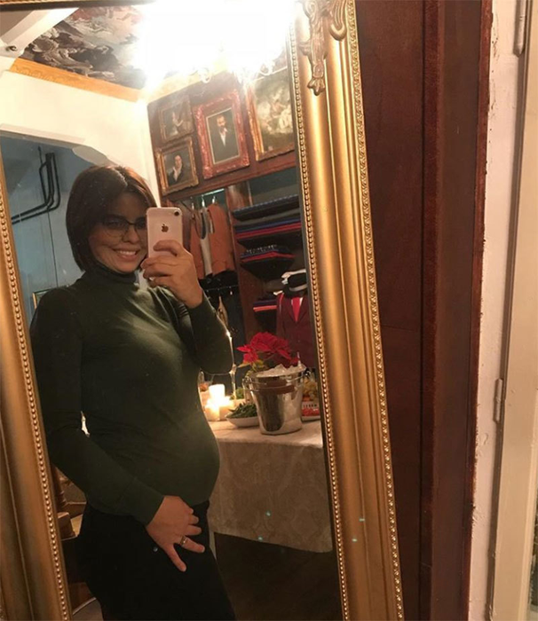 Andreea Popescu, fosta dansatoare a Deliei, cu burtica de graviduţă la vedere!