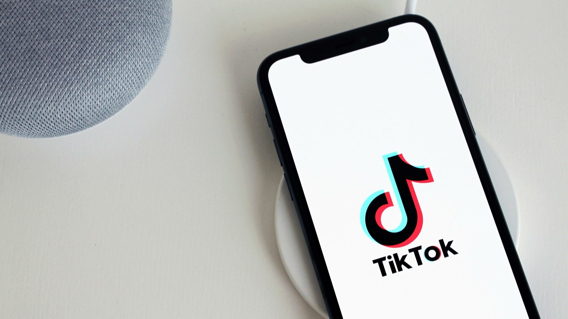 Situație de șoc în timpul unui live pe TikTok! Viața unei femei din Botoșani a fost salvată de un urmăritor