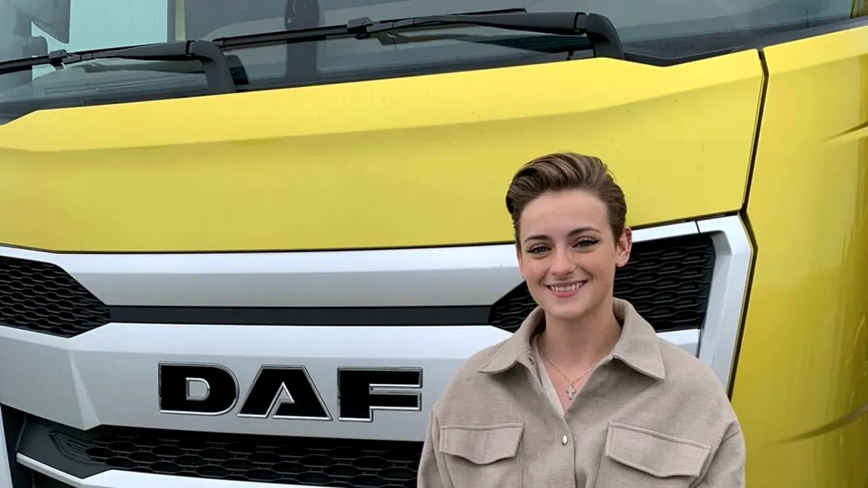 La 24 de ani conduce TIR-ul prin Europa. Povestea tinerei care a renunțat la facultate și și-a făcut carieră la volanul camionului