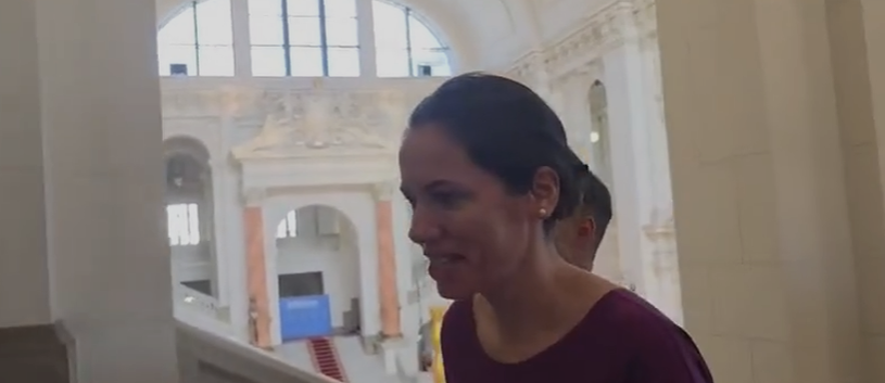 Mirabela Grădinaru a apărut la tribunal flancată de bodyguarzi. Primele imagini