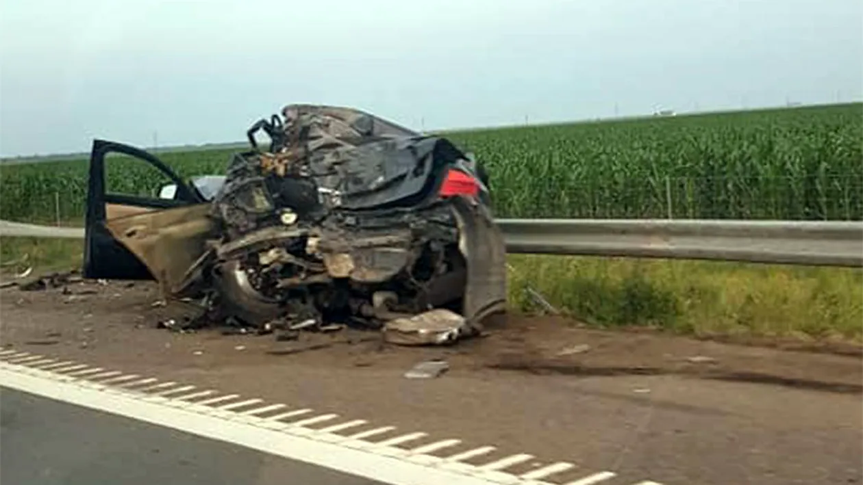 Accident grav pe Autostrada Soarelui. Trei maşini şi un TIR s-au ciocnit, cinci oameni au fost răniţi