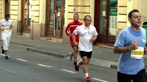 Emil Boc a alergat cinci km la Crosul Companiilor - Uite-l in echipament sportiv