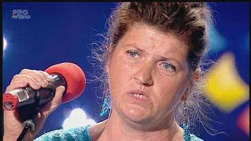 Îmbrăcată-n pijama, a dat-o din Bollywood pe manea! Ce gafă a făcut o concurentă la Românii au talent! A LE-ŞI-NAT la propriu!
