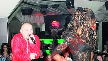 Meniul lui Puya la concert: vin rosu cu negresa la desert