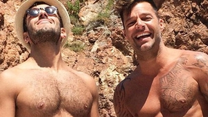După ce au anunţat că s-au logodit, RICKY MARTIN şi iubitul său au mers pe litoral! Cum au apărut pe plajă