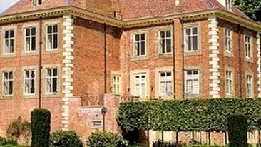 Tony Blair a uitat painea in prajitor si a provocat o alerta de incendiu