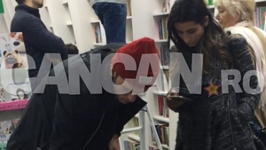 Iubitul top-model e topit după Lili Sandu! A pupat-o pe furiş într-o librărie, iar noi am ”capturat” momentul!