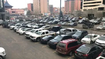 Rușinos! Ce au găsit doi bărbați din Botoșani pe mașinile lor, când au vrut să le scoată din parcare