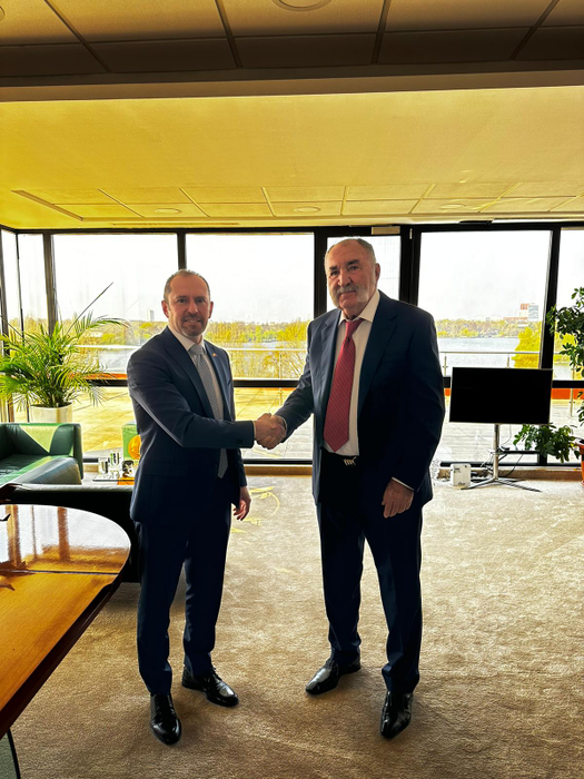 Ion Țiriac și Özgür Kıvanç Altan, Ambasador Extraordinar și Plenipotențiar al Republicii Turcia în România