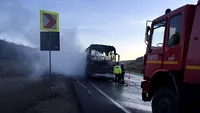 Un autocar a luat foc în trafic, în judeţul Cluj! Clipe de coşmar pentru şofer şi călători, până au intervenit pompierii