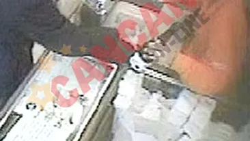 A jefuit amenintand cu biletele