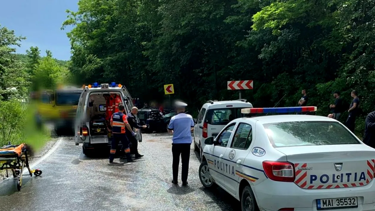 Accident rutier grav în Dâmbovița pe DN72. Un autoturism a intrat pe contrasens și s-a izbit de o cisternă
