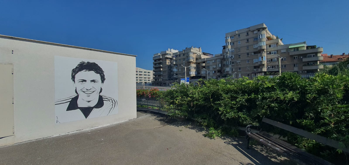 Un craiovean talentat! După ce a pictat chipul lui Ilie Balaci, acum l-a pictat și pe Sorin Cârțu pe unul dintre zidurile Craiovei. FOTO