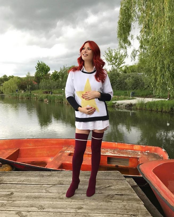 Fanii bănuiesc faptul că Elena Gheorghe va avea o fetiţă