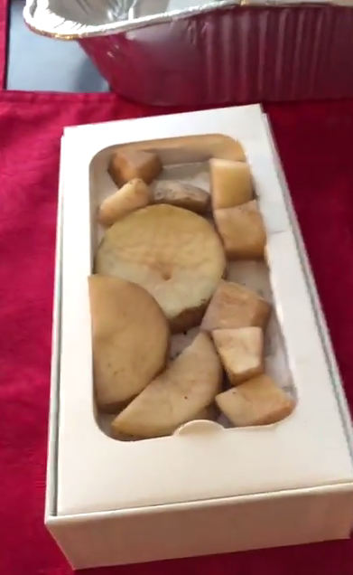 A crezut că dă lovitura, după ce şi-a cumpărat un iPhone la un preţ de nimic! Când a ajuns acasă şi a desfăcut cutia a simţit că leşină