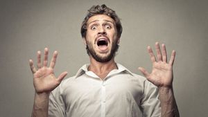 Deochiul românesc l-a băgat în sperieți pe un francez! Cum a reacționat bărbatul când iubita lui a început să descânte: „Delirai! De ce nu am sunat un doctor”